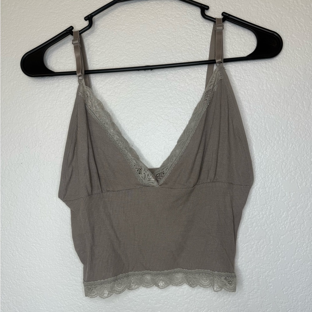 Gray Lace Trimmed Cropped Tank Top | Size M